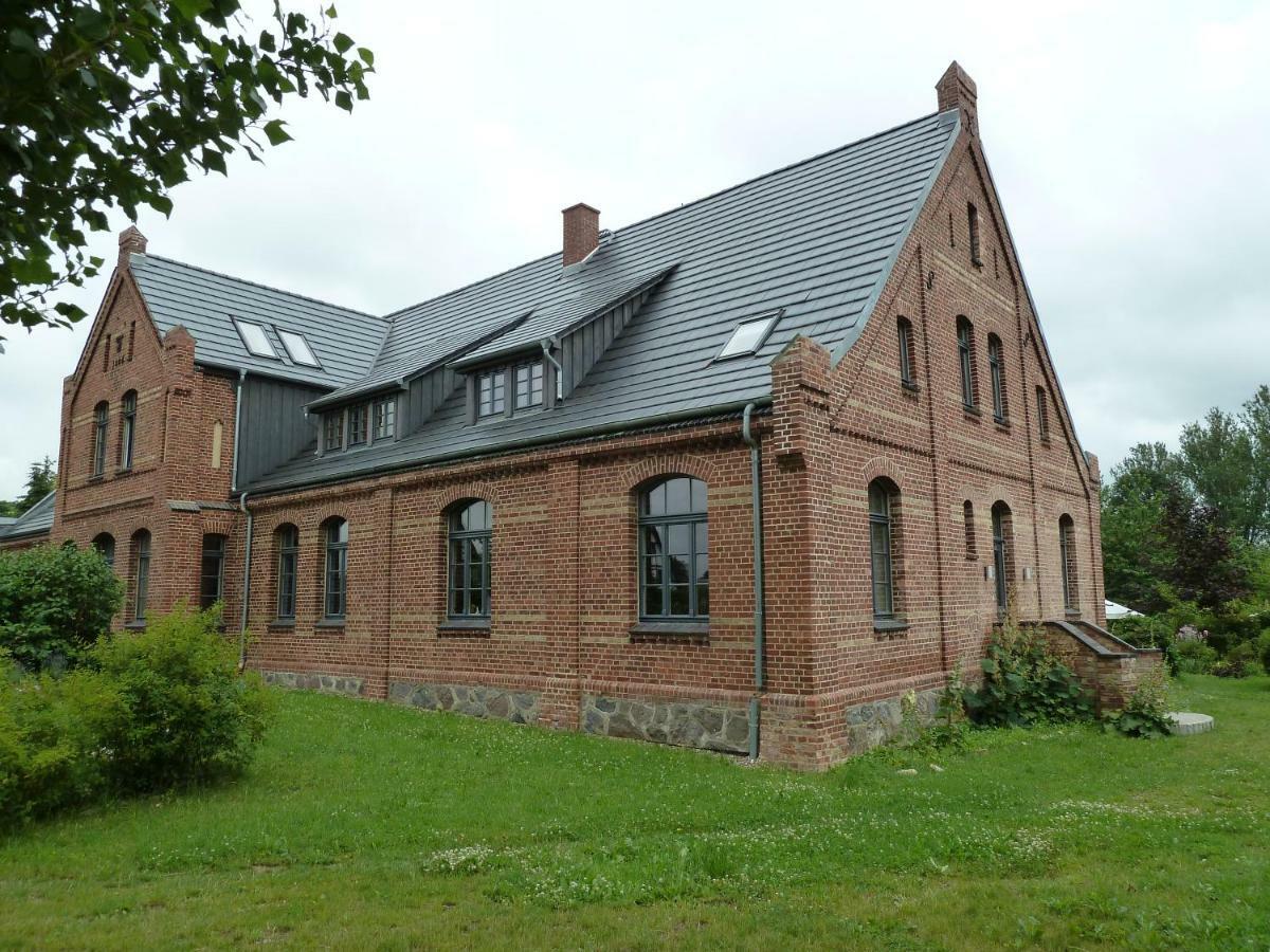 Ferienwohnung Gutshaus Altbauhof Dargun Exterior foto